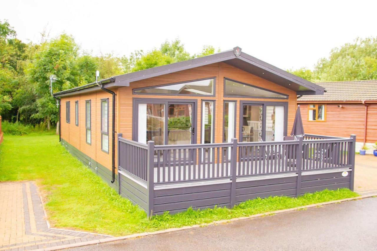 Penny Lodge With Hot Tub Malton Eksteriør bilde