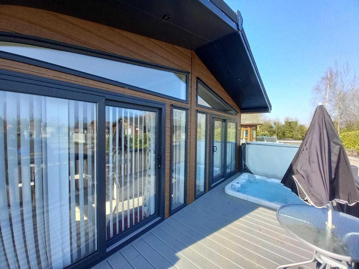 Penny Lodge With Hot Tub Malton Eksteriør bilde